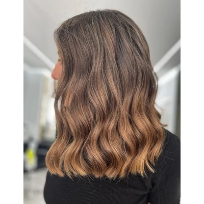 Szőkítés: KINBLOND szőkítőpor 20 vol. oxival, hajfesték: KINCREM™ Color 7.52 10 vol oxival 
